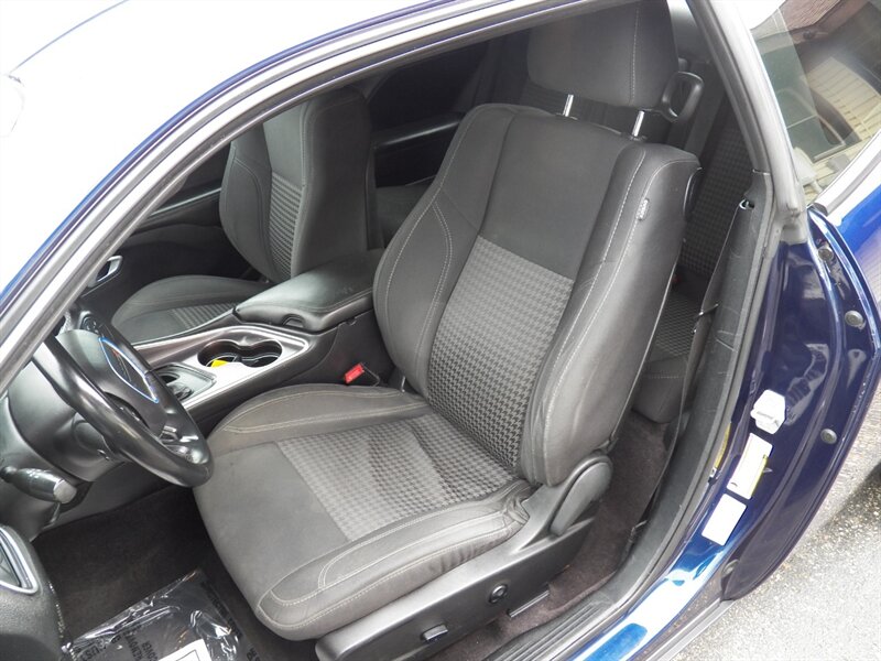 2016 Dodge Challenger SXT - Photo 7 - Mishawaka, IN 46545
