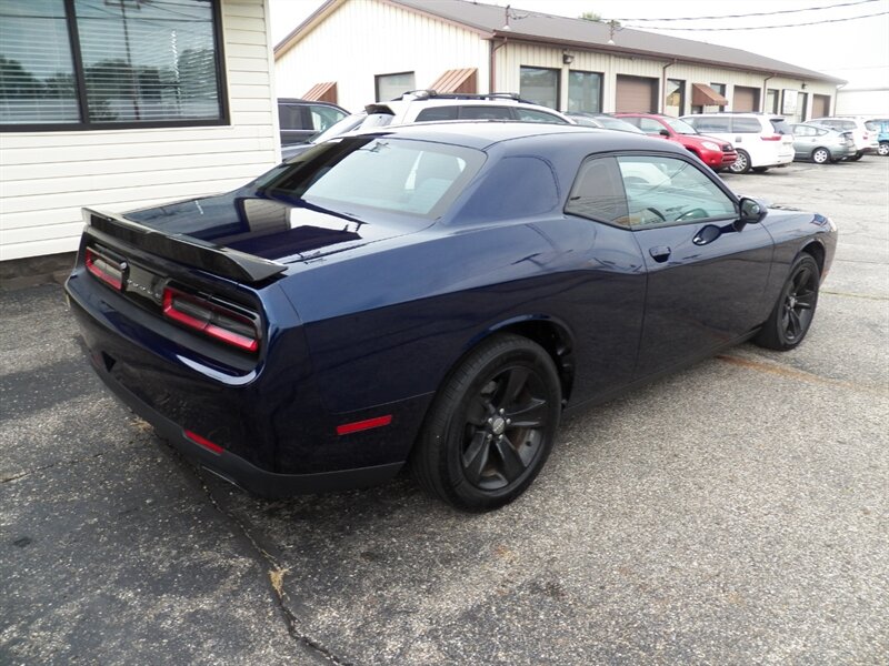 2016 Dodge Challenger SXT - Photo 2 - Mishawaka, IN 46545