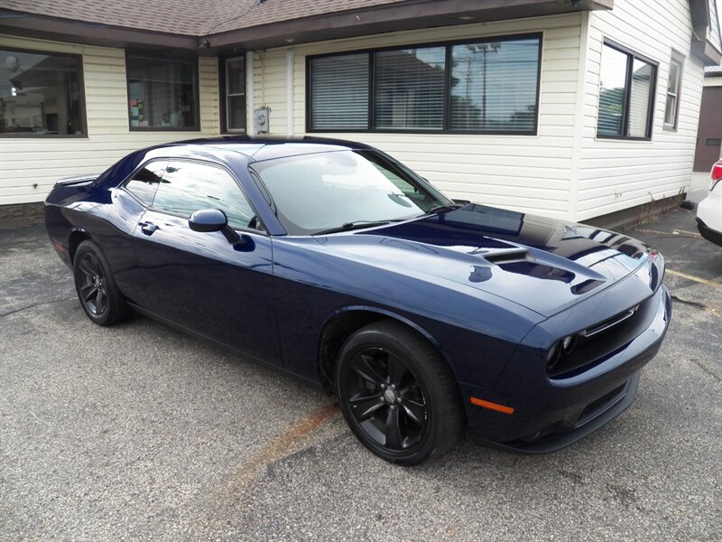 2016 Dodge Challenger SXT   - Photo 1 - Mishawaka, IN 46545