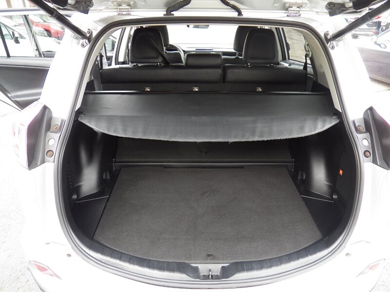 2016 Toyota RAV4 Hybrid Limited AWD - Photo 12 - Mishawaka, IN 46545