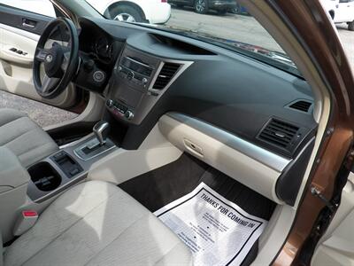 2011 Subaru Legacy 2.5i Premium  AWD - Photo 11 - Mishawaka, IN 46545
