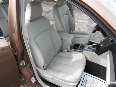 2011 Subaru Legacy 2.5i Premium  AWD - Photo 10 - Mishawaka, IN 46545