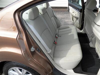 2011 Subaru Legacy 2.5i Premium  AWD - Photo 9 - Mishawaka, IN 46545