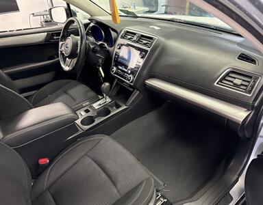 2018 Subaru Outback 2.5i Premium AWD - Photo 5 - Mishawaka, IN 46545