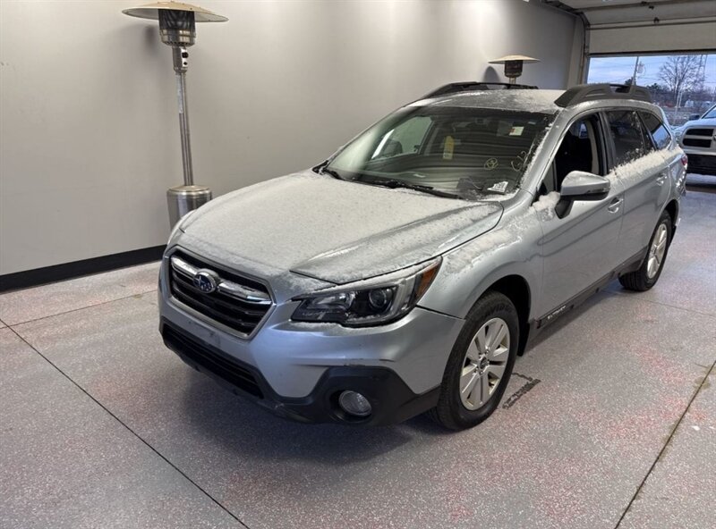 2018 Subaru Outback 2.5i Premium  AWD - Photo 1 - Mishawaka, IN 46545