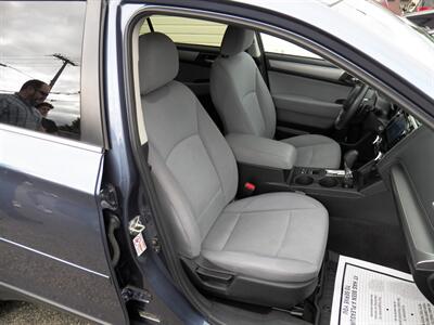 2018 Subaru Outback 2.5i Premium  AWD - Photo 13 - Mishawaka, IN 46545
