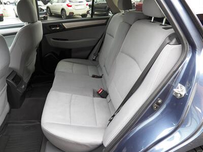 2018 Subaru Outback 2.5i Premium  AWD - Photo 10 - Mishawaka, IN 46545