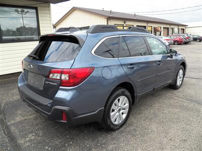 2018 Subaru Outback 2.5i Premium  AWD - Photo 3 - Mishawaka, IN 46545