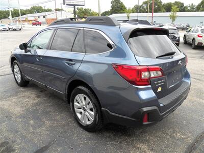 2018 Subaru Outback 2.5i Premium  AWD - Photo 4 - Mishawaka, IN 46545