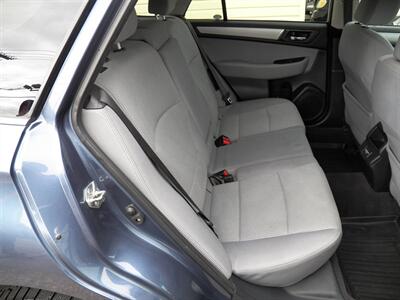 2018 Subaru Outback 2.5i Premium  AWD - Photo 12 - Mishawaka, IN 46545