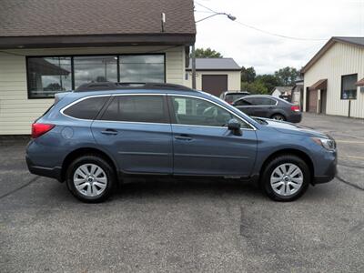 2018 Subaru Outback 2.5i Premium  AWD - Photo 2 - Mishawaka, IN 46545
