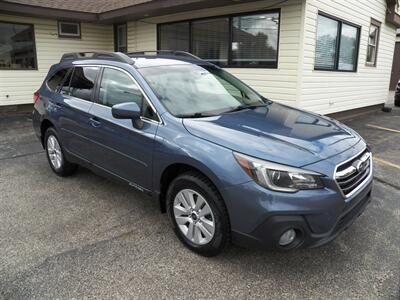 2018 Subaru Outback 2.5i Premium  AWD - Photo 1 - Mishawaka, IN 46545
