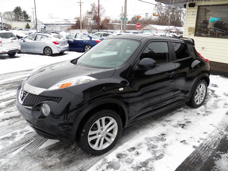 2013 Nissan JUKE SV  AWD - Photo 1 - Mishawaka, IN 46545