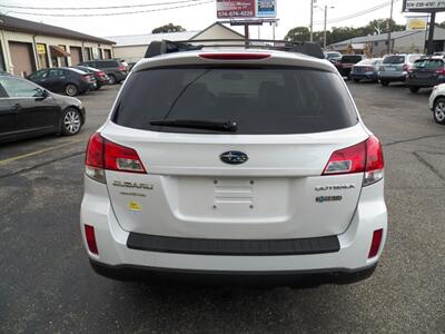 2013 Subaru Outback 2.5i Premium  AWD - Photo 5 - Mishawaka, IN 46545