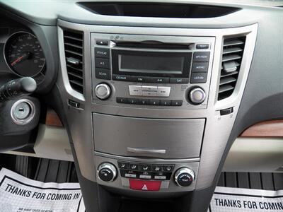 2013 Subaru Outback 2.5i Premium  AWD - Photo 14 - Mishawaka, IN 46545