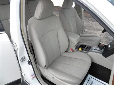 2013 Subaru Outback 2.5i Premium  AWD - Photo 11 - Mishawaka, IN 46545