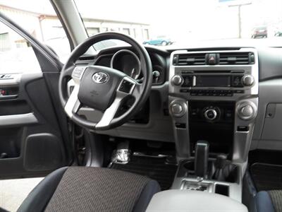 2012 Toyota 4Runner SR5  4x4 - Photo 15 - Mishawaka, IN 46545