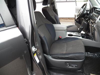 2012 Toyota 4Runner SR5  4x4 - Photo 13 - Mishawaka, IN 46545