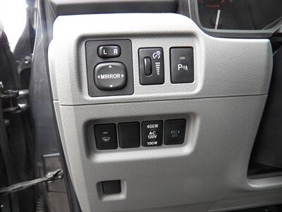 2012 Toyota 4Runner SR5  4x4 - Photo 17 - Mishawaka, IN 46545