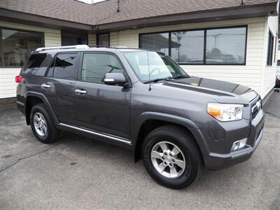 2012 Toyota 4Runner SR5  4x4 - Photo 4 - Mishawaka, IN 46545