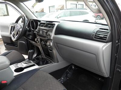 2012 Toyota 4Runner SR5  4x4 - Photo 14 - Mishawaka, IN 46545