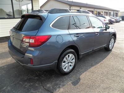 2017 Subaru Outback 2.5i Premium  AWD - Photo 5 - Mishawaka, IN 46545