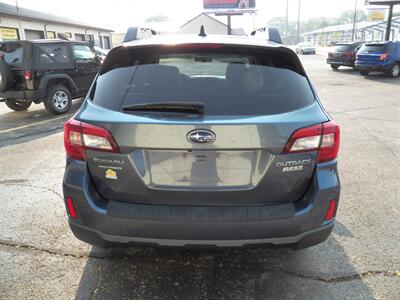 2017 Subaru Outback 2.5i Premium  AWD - Photo 6 - Mishawaka, IN 46545