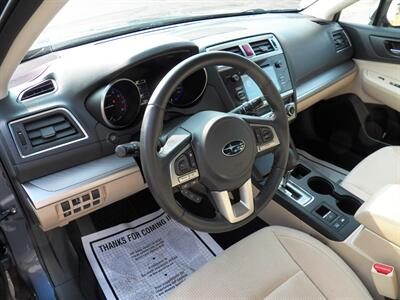 2017 Subaru Outback 2.5i Premium  AWD - Photo 8 - Mishawaka, IN 46545