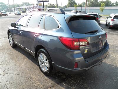 2017 Subaru Outback 2.5i Premium  AWD - Photo 7 - Mishawaka, IN 46545
