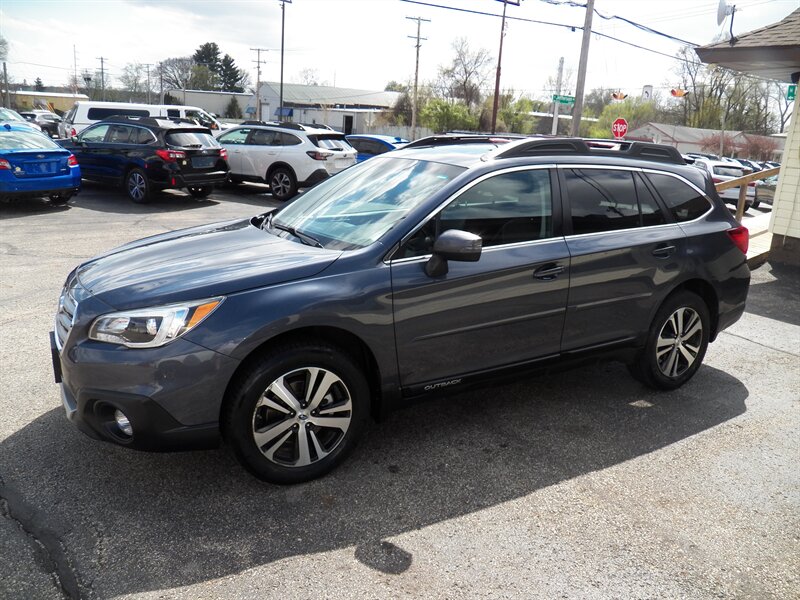 2017 Subaru Outback 2.5i Limited  AWD - Photo 1 - Mishawaka, IN 46545
