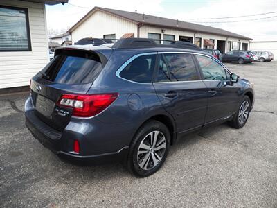 2017 Subaru Outback 2.5i Limited  AWD - Photo 3 - Mishawaka, IN 46545
