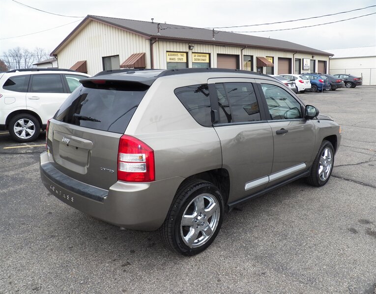 2008 Jeep Compass Limited photo 2