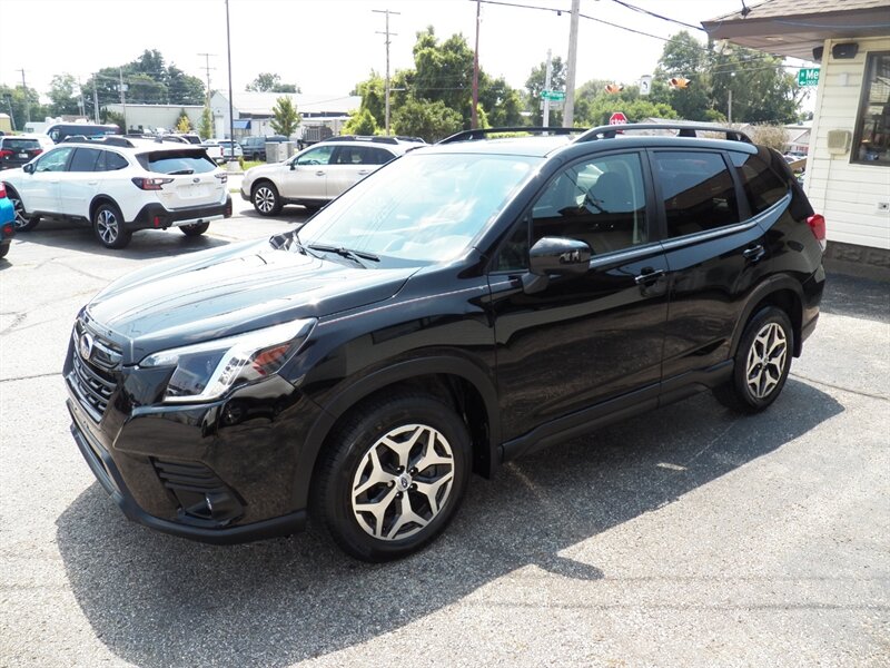 2024 Subaru Forester Premium  AWD - Photo 1 - Mishawaka, IN 46545
