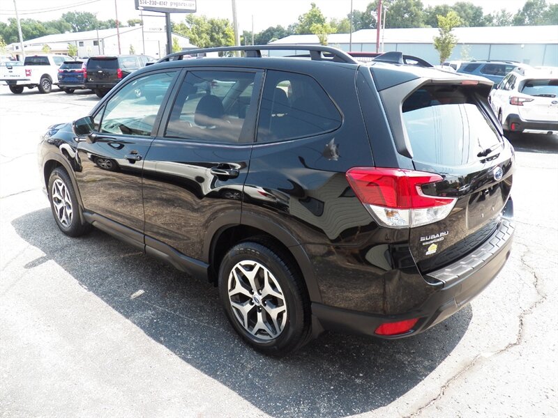 2024 Subaru Forester Premium AWD - Photo 2 - Mishawaka, IN 46545