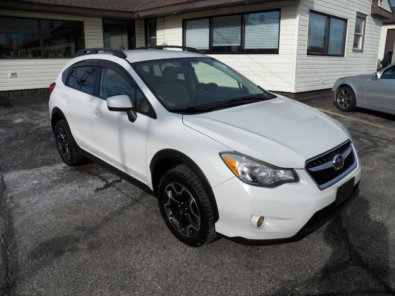 2015 Subaru XV Crosstrek 2.0i Premium  AWD - Photo 1 - Mishawaka, IN 46545