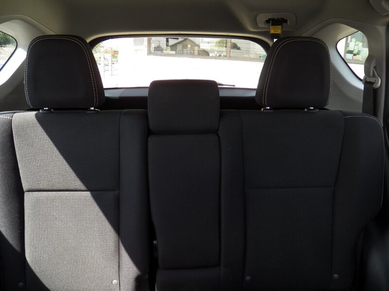 2016 Toyota RAV4 XLE AWD - Photo 12 - Mishawaka, IN 46545