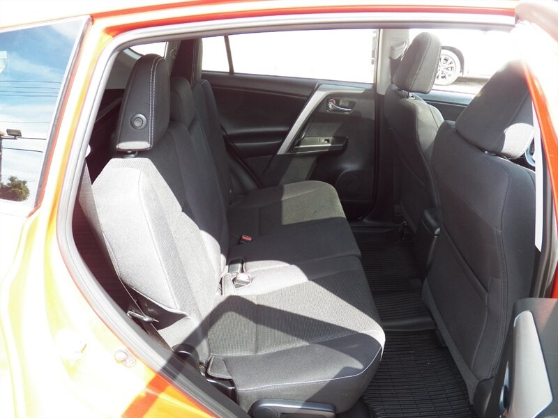 2016 Toyota RAV4 XLE AWD - Photo 13 - Mishawaka, IN 46545