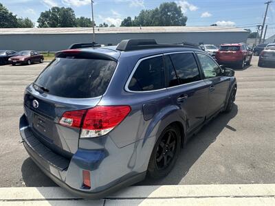2014 Subaru Outback 2.5i Premium  AWD - Photo 5 - Mishawaka, IN 46545