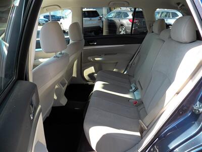 2014 Subaru Outback 2.5i Premium  AWD - Photo 12 - Mishawaka, IN 46545