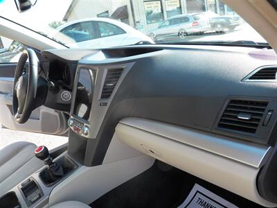 2014 Subaru Outback 2.5i Premium  AWD - Photo 16 - Mishawaka, IN 46545