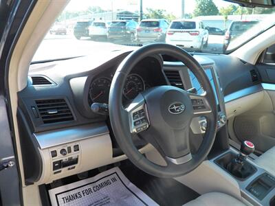 2014 Subaru Outback 2.5i Premium  AWD - Photo 9 - Mishawaka, IN 46545