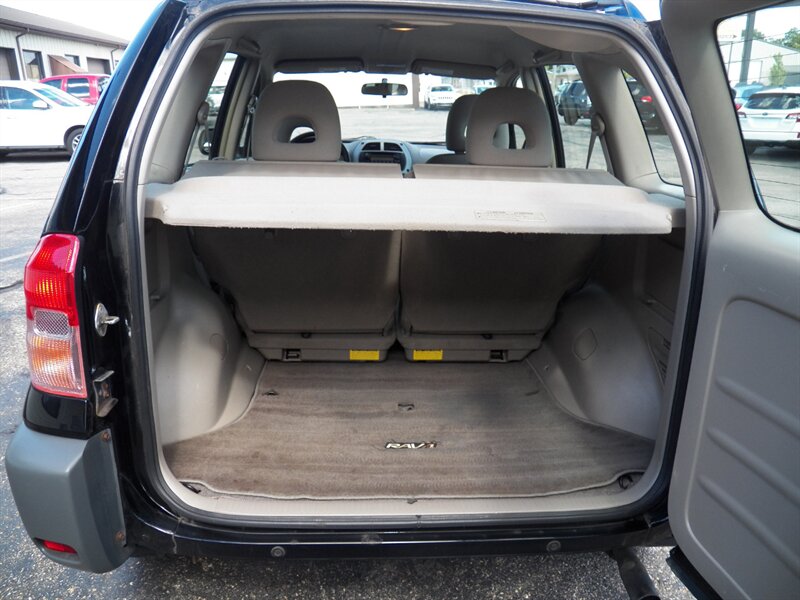2001 Toyota RAV4 - Photo 8 - Mishawaka, IN 46545