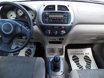 2001 Toyota RAV4 - Photo 12 - Mishawaka, IN 46545