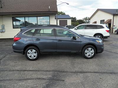 2015 Subaru Outback 2.5i  AWD - Photo 2 - Mishawaka, IN 46545