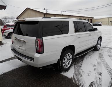 2020 GMC Yukon XL Denali 4x4 - Photo 3 - Mishawaka, IN 46545