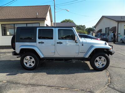 2009 Jeep Wrangler Unlimited Sahara  4X4 - Photo 2 - Mishawaka, IN 46545