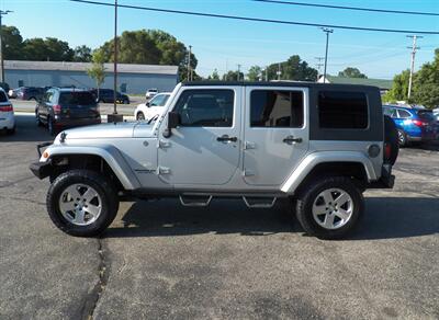 2009 Jeep Wrangler Unlimited Sahara  4X4 - Photo 6 - Mishawaka, IN 46545