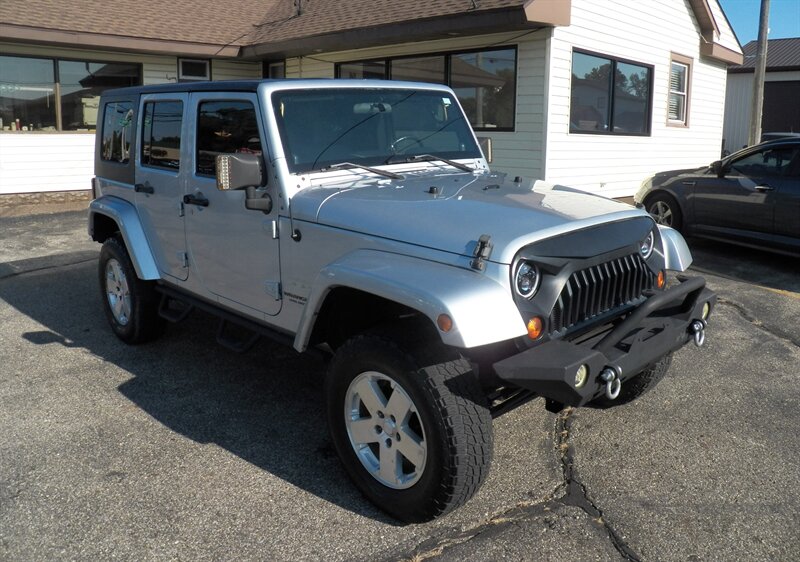 2009 Jeep Wrangler Unlimited Sahara 4X4 - Photo 1 - Mishawaka, IN 46545