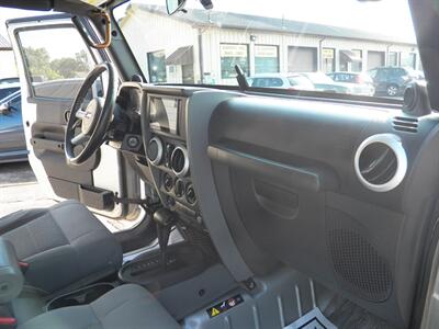 2009 Jeep Wrangler Unlimited Sahara  4X4 - Photo 15 - Mishawaka, IN 46545
