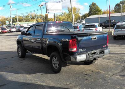 2009 GMC Sierra 1500 SLE  4x4 - Photo 5 - Mishawaka, IN 46545